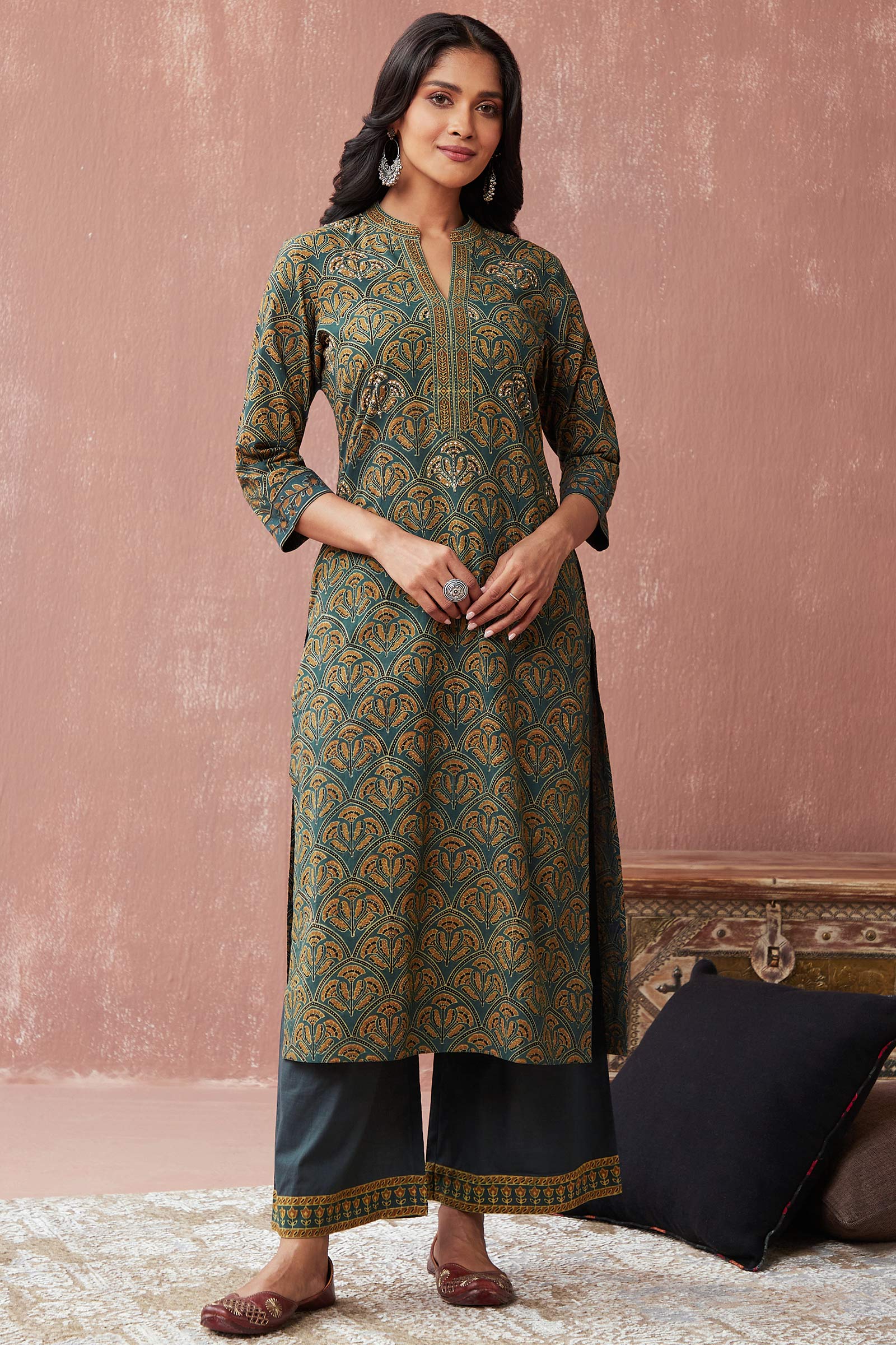 12_1_99.jpg Sehra Yasmin Ajrak Kurta - Image 1