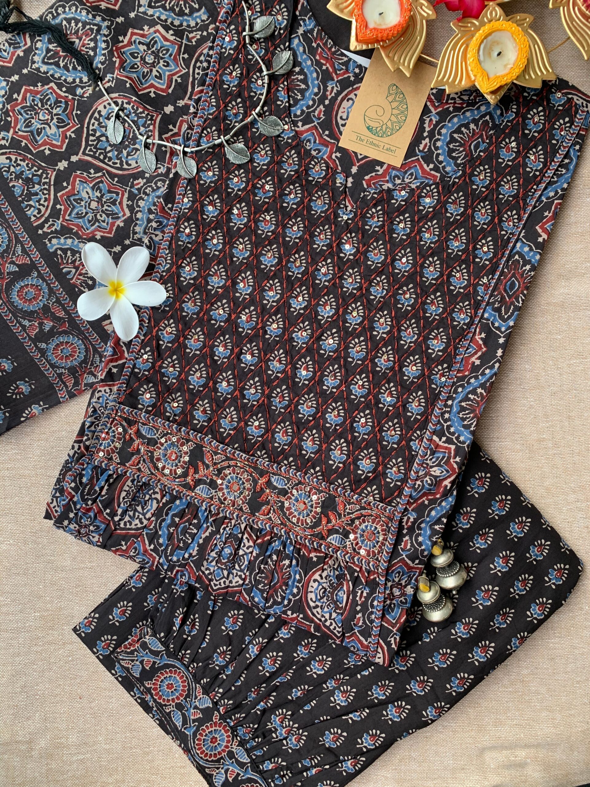 IMG_0405-scaled-1.jpg "Nayaab" black Cotton Kurta Set(3pc) - Image 1