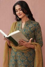 Sehra Yasmin Ajrak Kurta - Image 5